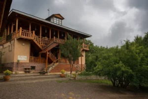 خانه مسافر – اقامتگاه دارکوب شیرکوه رودبار