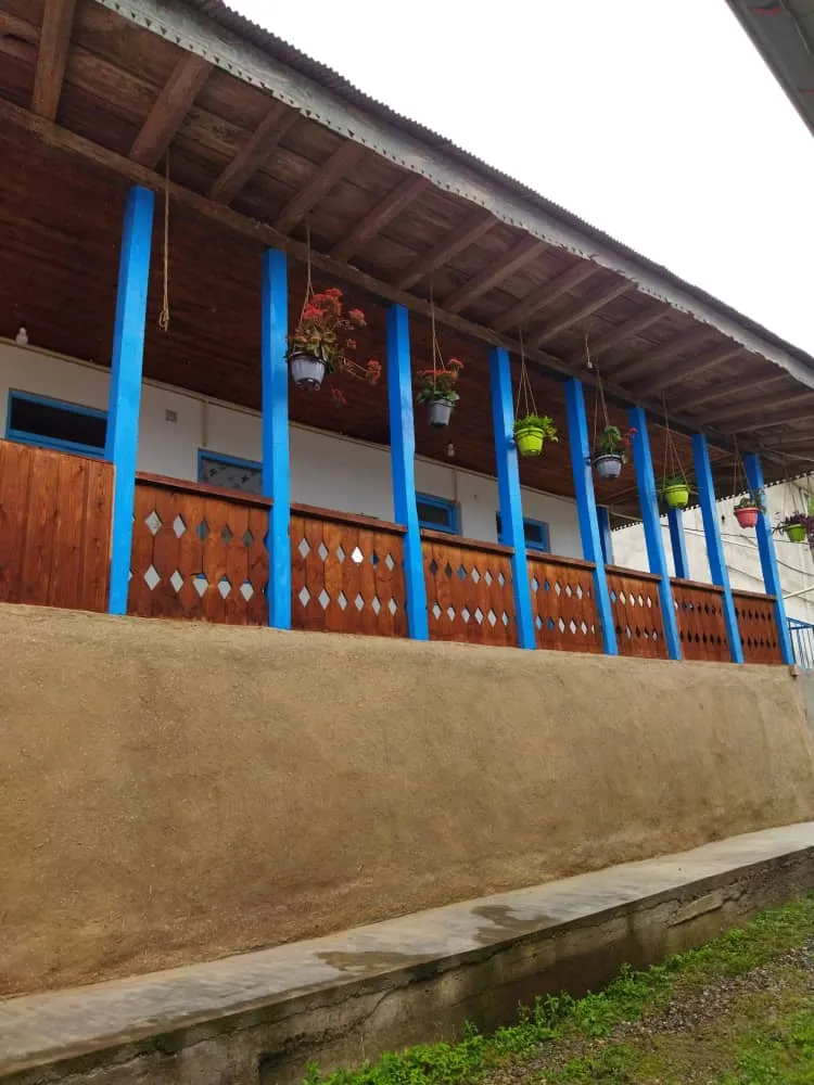 خانه مسافر – خانه سنتی اسطلخ جان؛ تجربه‌ای آرام در دل طبیعت