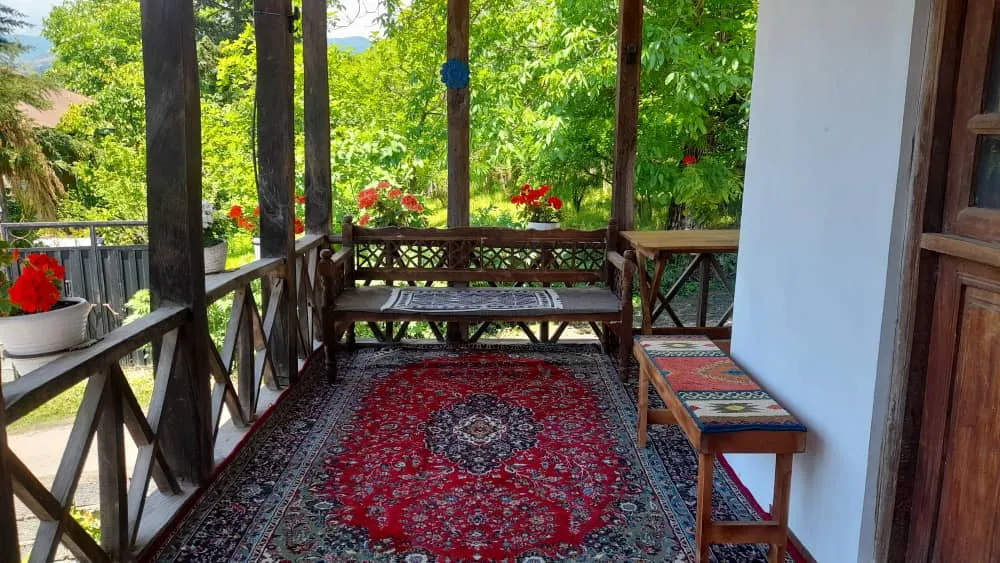 خانه سنتی ننه خاور