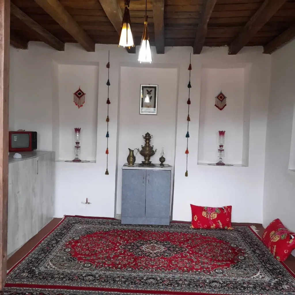 خانه سنتی ننه خاور