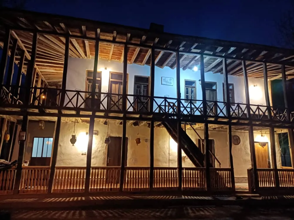 خانه سنتی ننه خاور