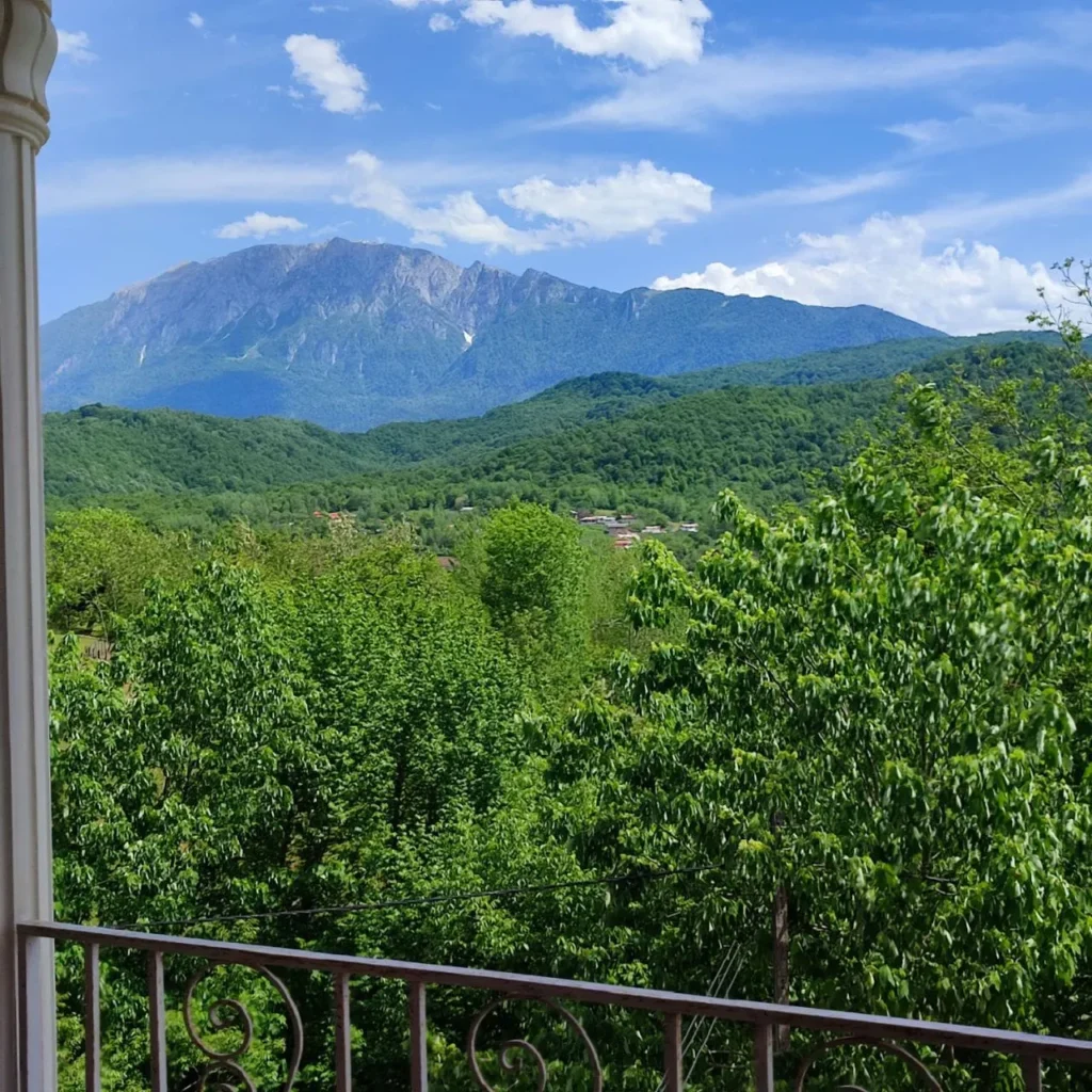 ویلا تراس‌ دار حلیمه‌ جان دو طبقه