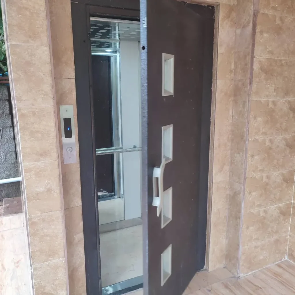 ویلا تراس‌ دار حلیمه‌ جان دو طبقه