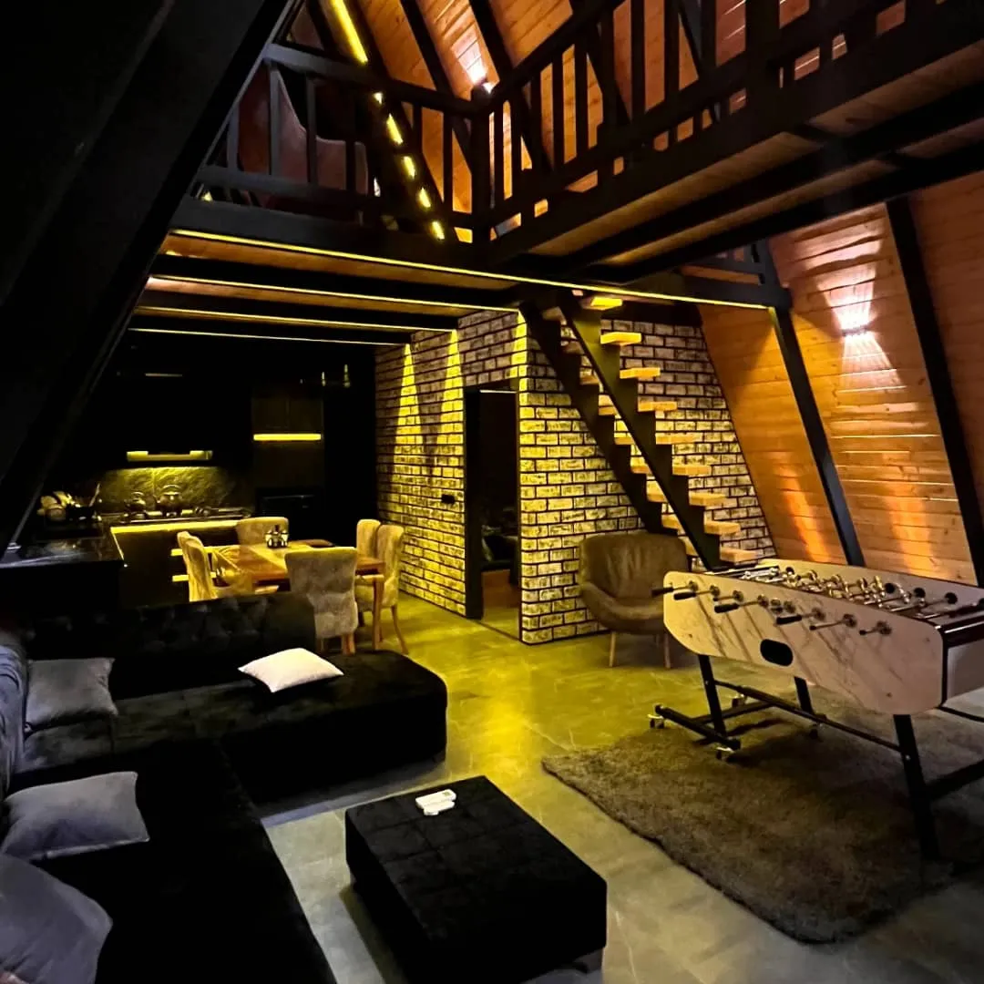 خانه مسافر – اجاره کلبه سویسی روستای کچا | اقامت در دل طبیعت گیلان