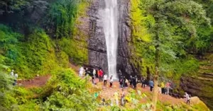 معرفی آبشار لوشکی گیلان: گوهری پنهان در قلب تالش