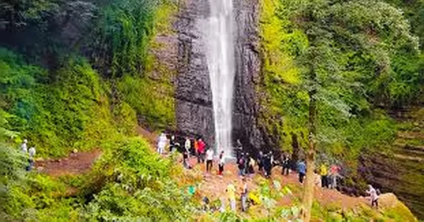 معرفی آبشار لوشکی گیلان: گوهری پنهان در قلب تالش