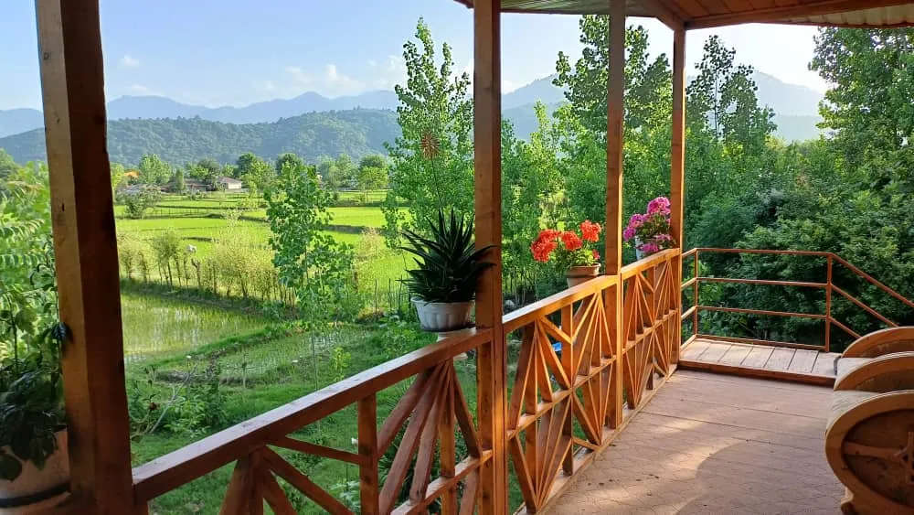 کلبه چوبی تراس دار ماسال