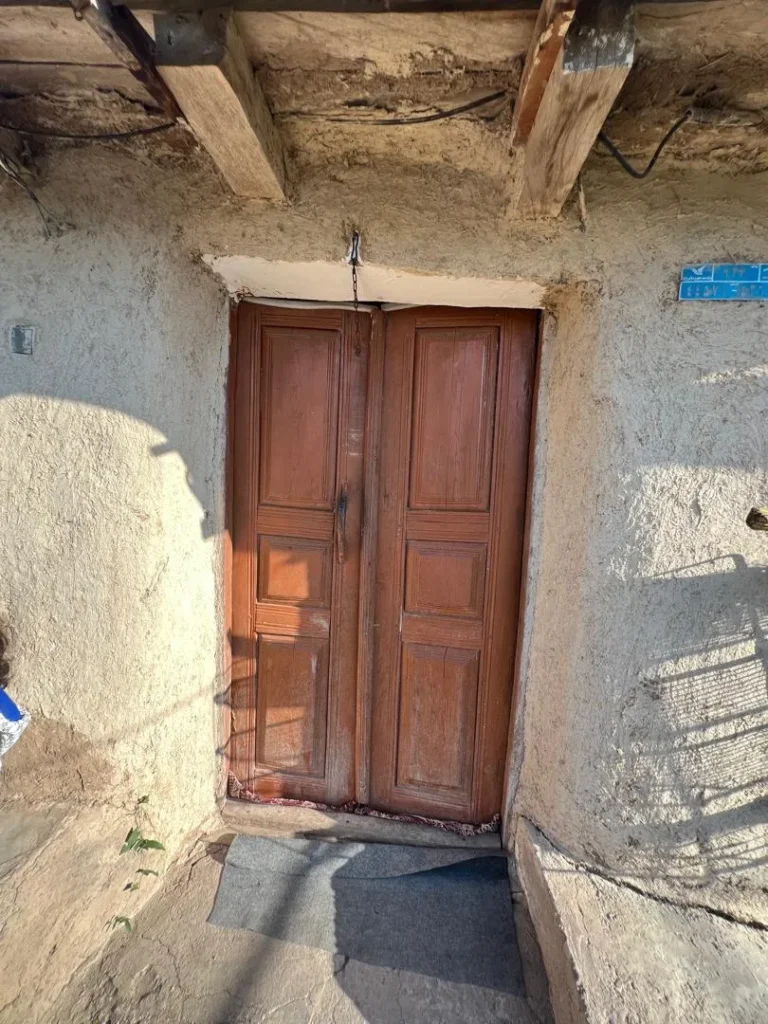 کلبه کاه گلی در سی دشت رودبار