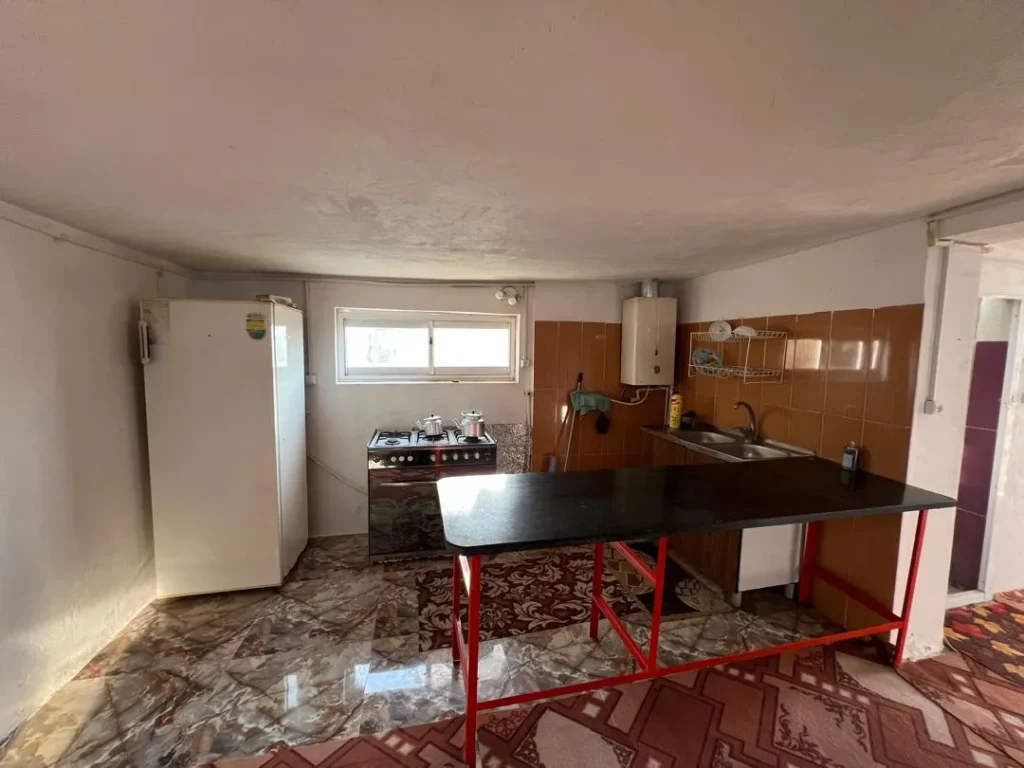 کلبه کاه گلی در سی دشت رودبار