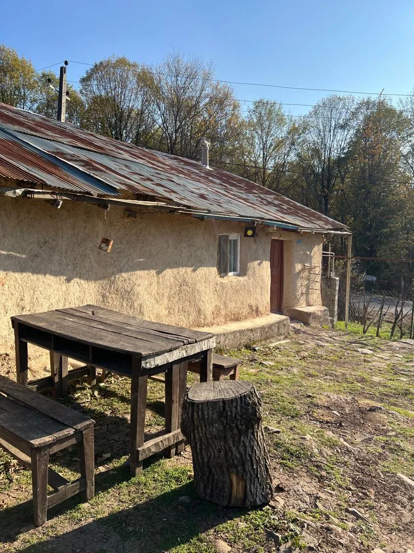 اجاره کلبه کاه‌ گلی سی‌ دشت رودبار | تجربه زندگی سنتی در دل طبیعت کد ۲۰۵