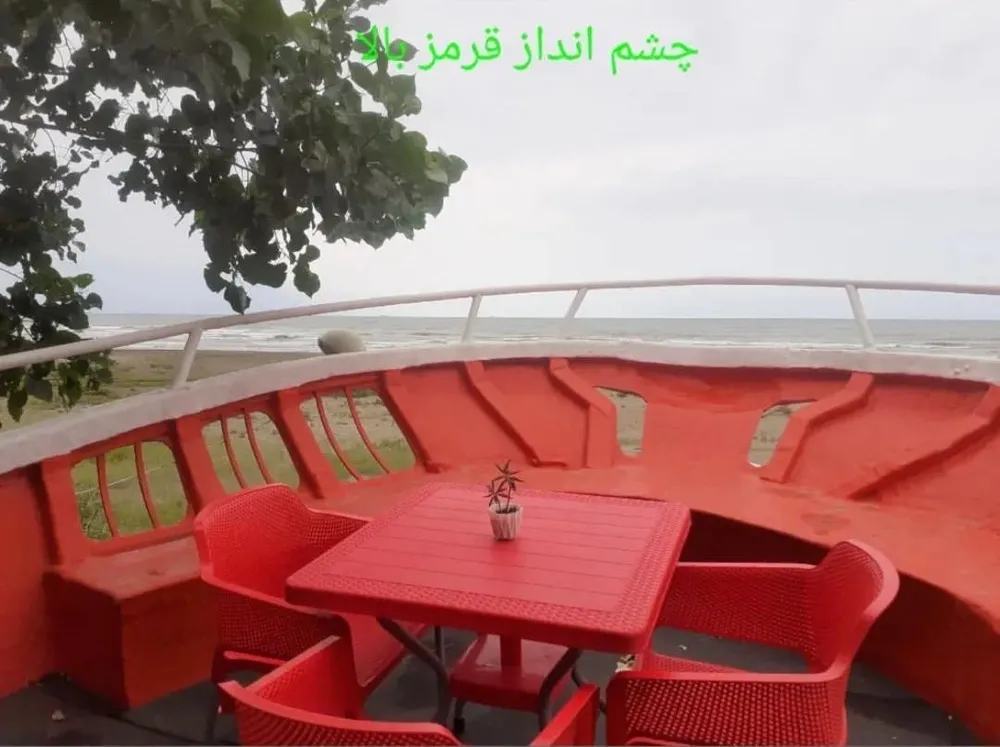 اقامت روی آب در لنج قرمز انزلی | تجربه‌ای متفاوت کنار ساحل کد ۲۴۶
